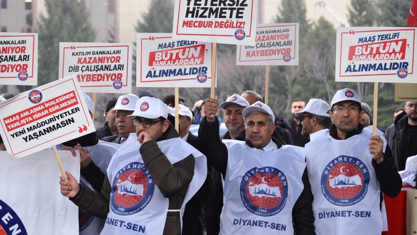 Diyanet çalışanları Ali Erbaş'ın kapısına dayandı - Resim : 1