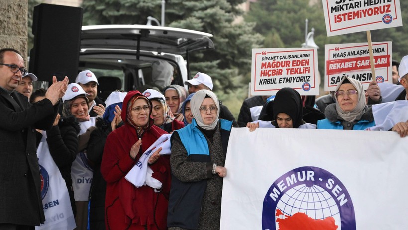 Diyanet çalışanları Ali Erbaş'ın kapısına dayandı - Resim : 2