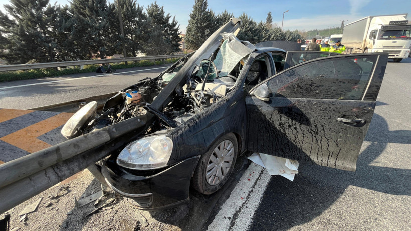 Yol ayrımında bariyerin altına girdi - Resim : 1
