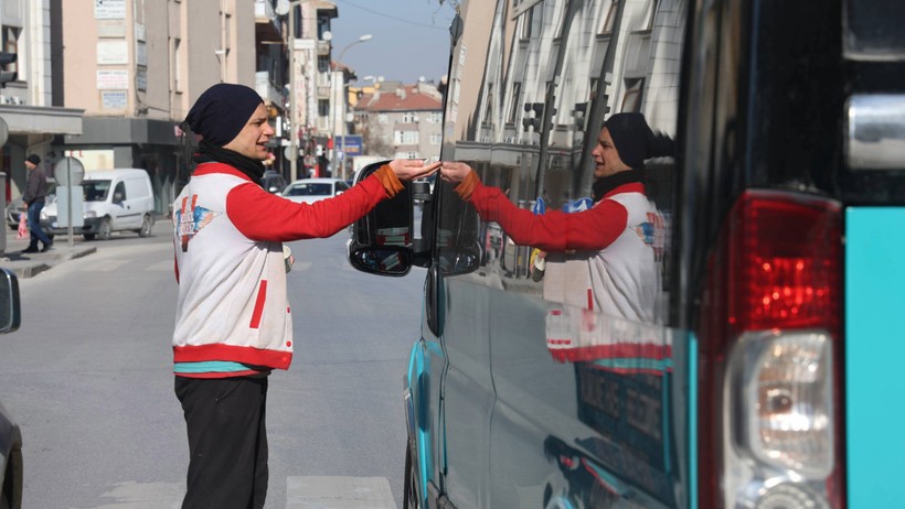 Sıra dışı dilenci! Anlık yaşıyorum, işimi aşkla yapıyorum - Resim : 3