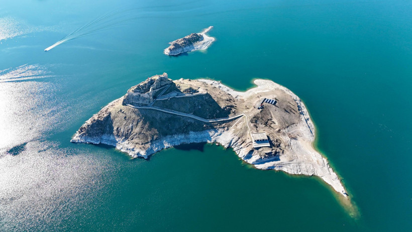 51 yıl sonra ortaya çıktı: Kuraklık nedeniyle suların çekilmesiyle göründü - Resim : 1