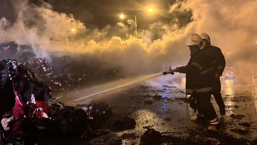 Zincirleme kazanın ardından iki araç alev aldı: 1 ölü 19 yaralı - Resim : 4