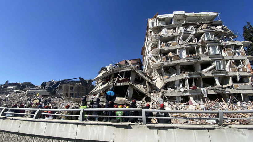 Deprem kayıpları için platform kuruldu: Enkazı moloz kaldırır gibi kaldırmışlar - Resim : 2