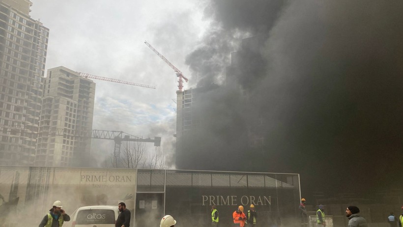 Ankara'da inşaat alanında yangın: Ekipler sevk edildi - Resim : 1