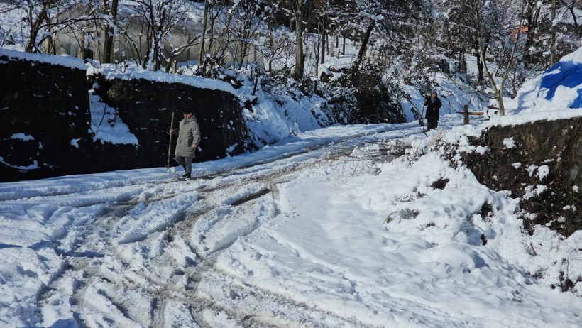 Zonguldak beyaza büründü: 66 köye ulaşılamıyor - Resim : 1