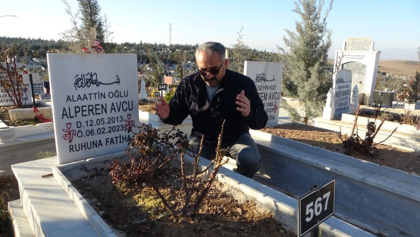 Tarifsiz acı: Eşi ve oğlunun cenazesine bile katılamadı - Resim : 1