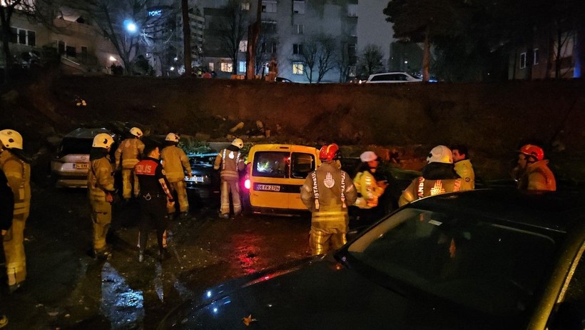 Araçlarının üzerine istinat duvarı düştü - Resim: 6