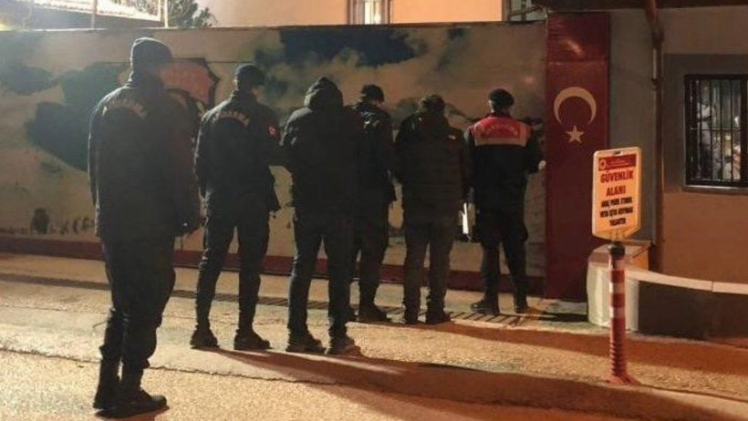 Çaldıkları 1 milyon liralık bakır kablo ile suçüstü yakalandılar - Resim : 1