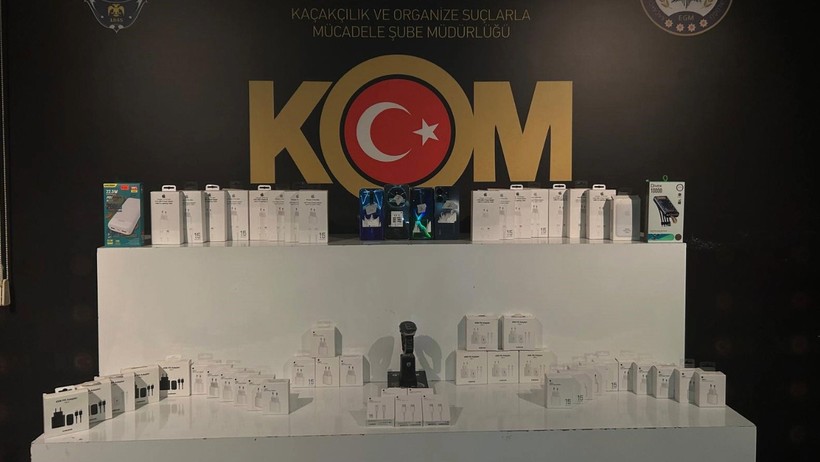 Dolap arkasındaki gizli geçitten geçen polis şaşkına döndü - Resim : 3