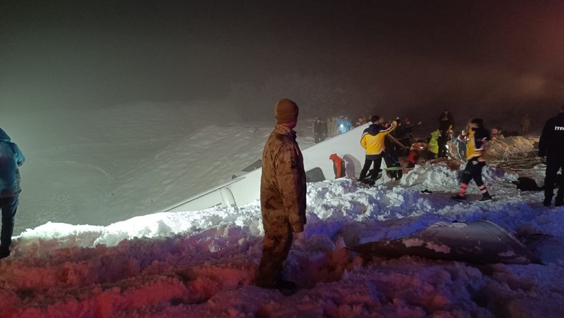 Bingöl’de yolcu otobüsü devrildi: 5 ölü, 38 yaralı - Resim : 3