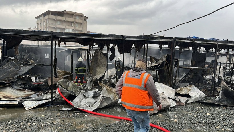 Hatay'da yatakhane yangını: Bütün eşyaları küle döndü - Resim : 2