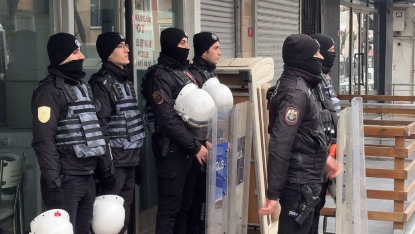 Avcılar'da kapatılan pazarda gerilim düşmüyor - Resim : 2