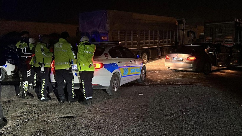 Polisten kaçıp kendini arabaya kilitledi ama cezadan kurtulamadı - Resim : 1