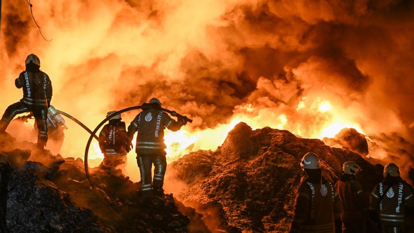 İstanbul'da korkutan yangın! - Resim : 6