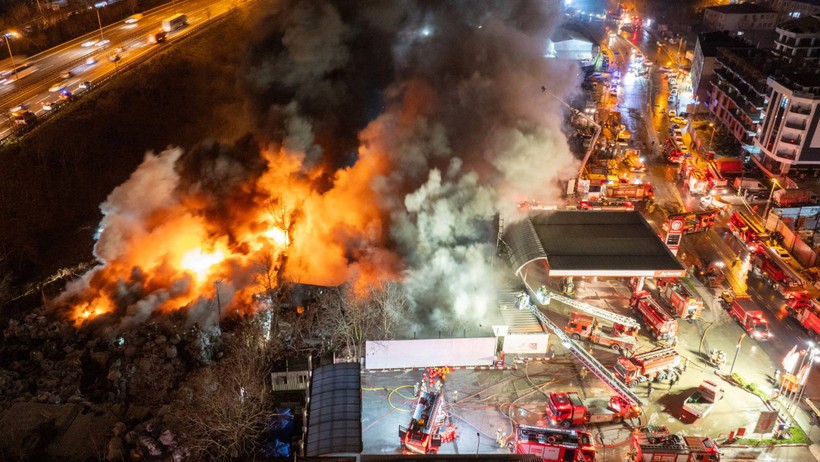 İstanbul'da korkutan yangın! - Resim : 2