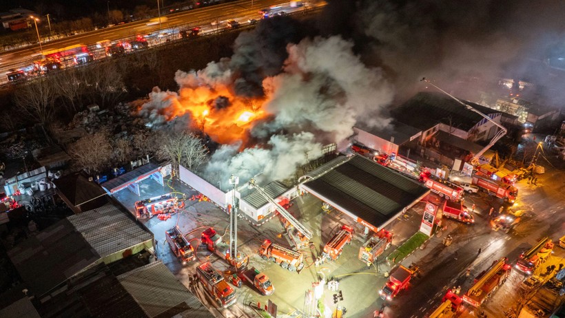 İstanbul'da korkutan yangın! - Resim : 7