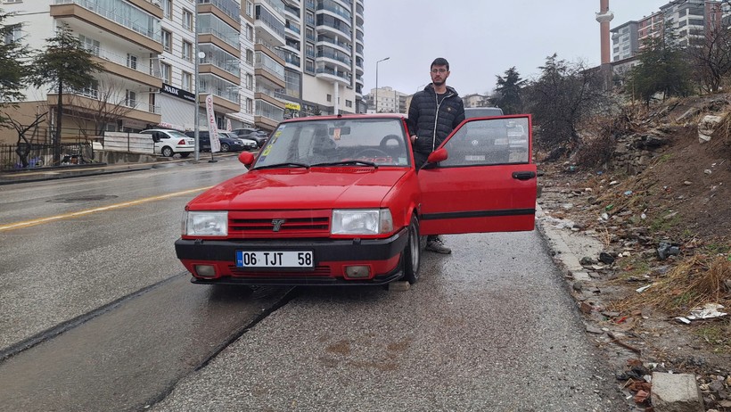 Sürücüsüz araç yokuş yukarı hareket edip kaza yaptı - Resim : 2