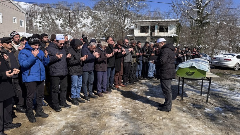 Kar temizlerken kalp krizi geçiren öğretmen hayatını kaybetti - Resim : 1