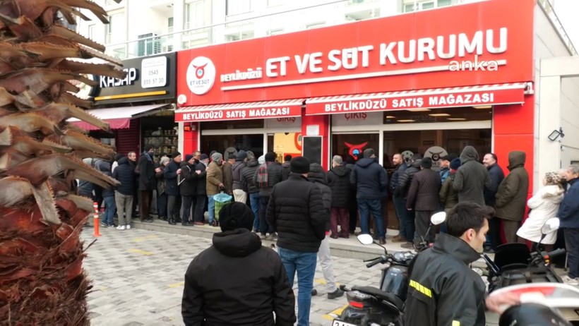 Şafak vaktinde bir kilo kıyma için sıraya girdiler: Eksi 7'de sabır kuyruğu! - Resim : 1