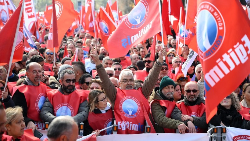 Öğretmenler tarikatlara karşı ayakta - Resim : 1