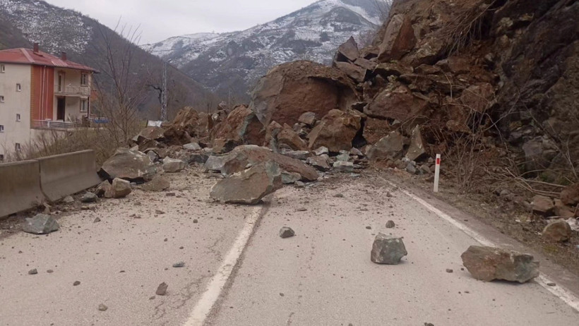 Ordu'da heyelan anı kameralara böyle yansıdı - Resim : 2