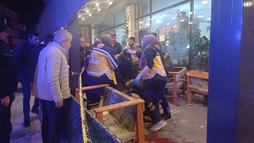 Çorum'da kahveye silahlı saldırı: 5 yaralı - Resim : 1