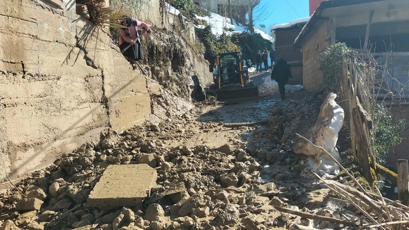 Ardeşen'de heyelan: Evler boşatıldı - Resim : 1