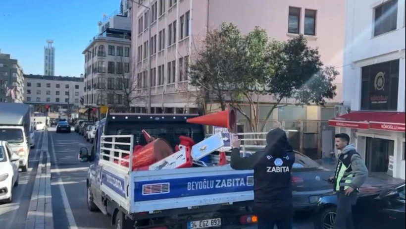 İstanbul'un göbeğinde silahlı değnekçiler - Resim : 1