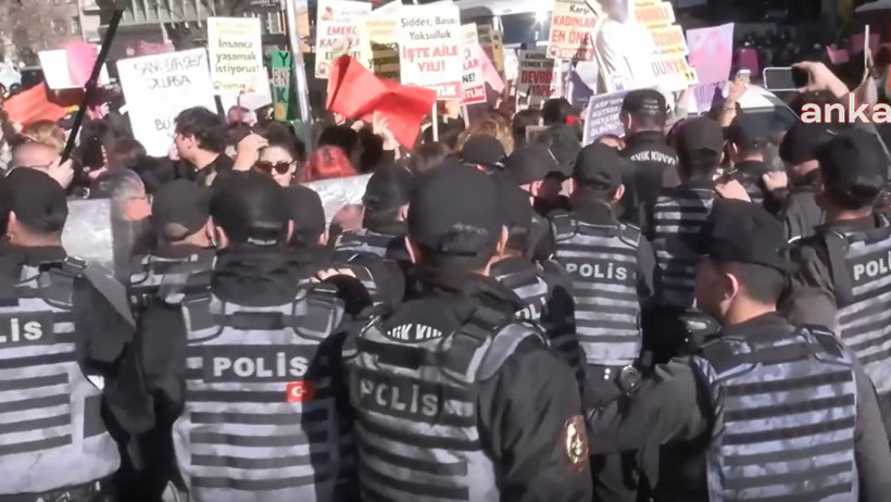 Ankara'da kadınlara polis engeli - Resim : 2