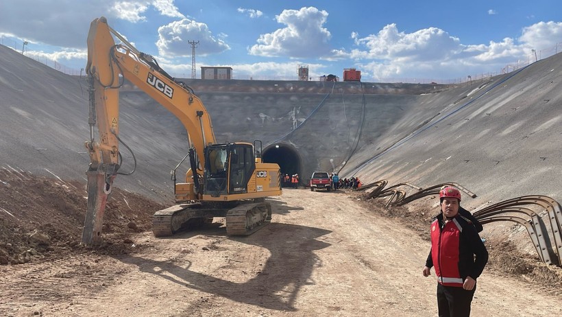 Kayseri'de hızlı tren inşaatında feci olay: İşçiler, kayaların altında kaldı - Resim : 2