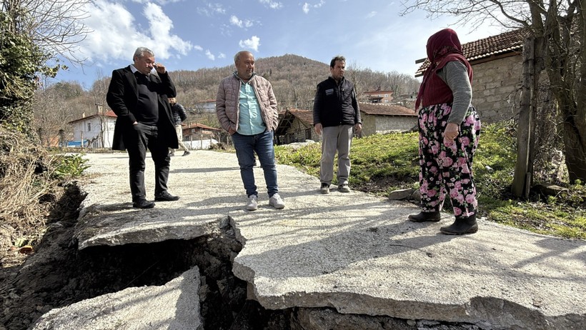 Bartın’da heyelan korkusu: Mahalleli geceleri uyumuyor - Resim : 1