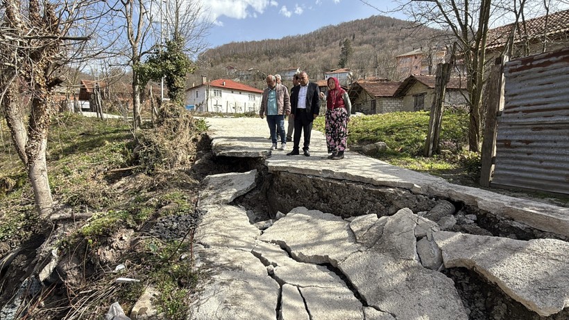 Bartın’da heyelan korkusu: Mahalleli geceleri uyumuyor - Resim : 2