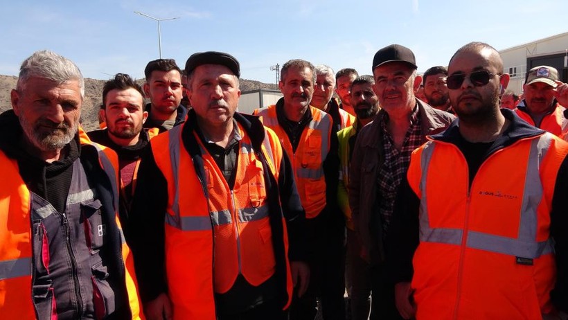 Hızlı tren inşaatında çalışan işçiler maaşları eksik yatınca iş bıraktı - Resim : 1