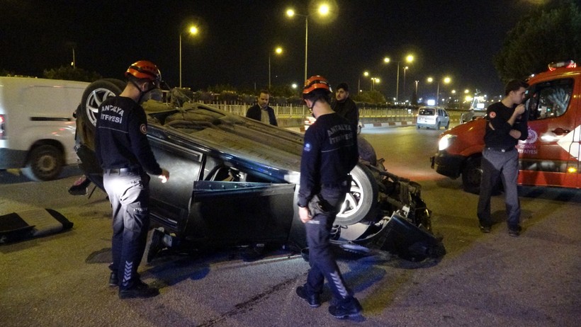 Çalıştığı galeriden emanet aldığı otomobille takla attı - Resim : 1