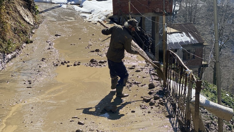 Karadeniz’de heyelan alarmı: Bu belirtilere dikkat - Resim : 1