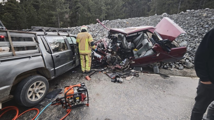 Bursa’da feci kaza: 1 ölü, 3 yaralı - Resim : 1