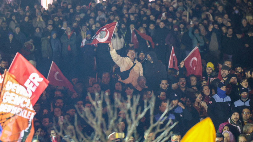 Saraçhane'de tarihi akşam! Binlerce kişi demokrasi için buluştu - Resim : 4