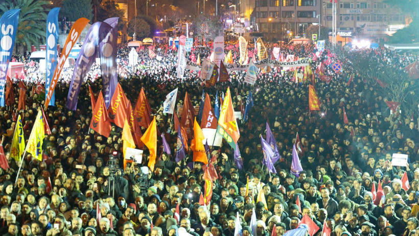 Saraçhane'de tarihi akşam! Binlerce kişi demokrasi için buluştu - Resim : 2