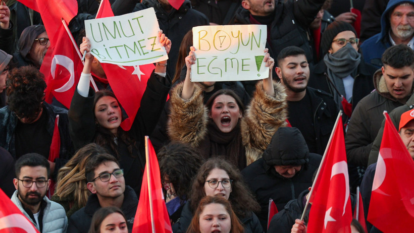 Saraçhane'de tarihi akşam! Binlerce kişi demokrasi için buluştu - Resim : 10