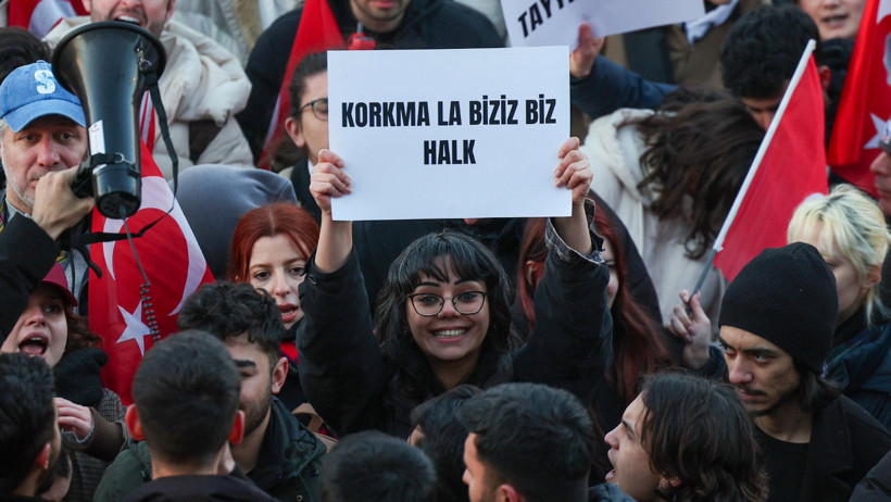 Saraçhane'de tarihi akşam! Binlerce kişi demokrasi için buluştu - Resim : 9