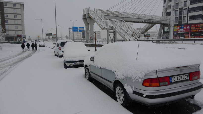 Bitlis kar altında: 80 köye ulaşılamıyor - Resim : 2