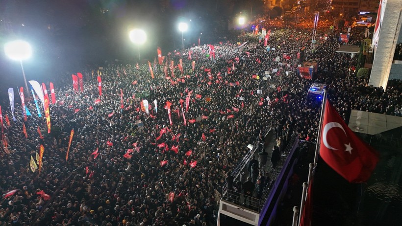 İmamoğlu'na operasyona tepkide üçüncü gün: Yüz binlerce kişi sokakta - Resim : 8