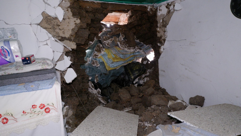 Otomobilin daldığı ev savaş alanına döndü - Resim : 2