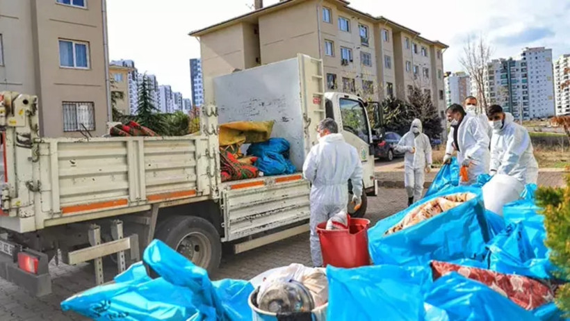 Kötü koku yayıldıkça yayıldı: Evden çıkan çöp hayrete düşürdü - Resim : 1