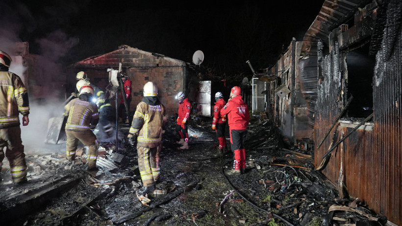 Faciadan dönüldü: 18 ahşap ev alev aldı - Resim : 1