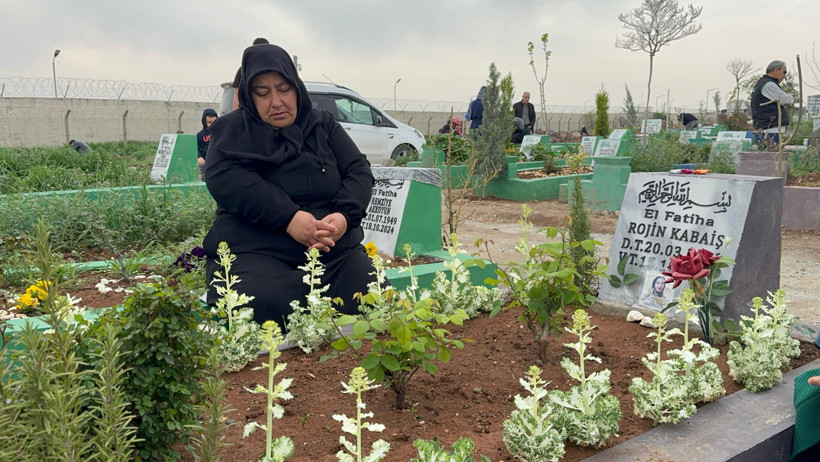 Diyarbakır'da Narin ve Rojin'in mezarlarına ziyaretçi akını - Resim : 3