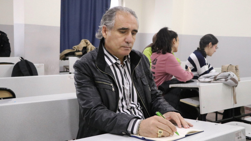 Emekli albay oğluyla aynı üniversiteye girdi: Öğrenmenin yaşı yok - Resim : 1