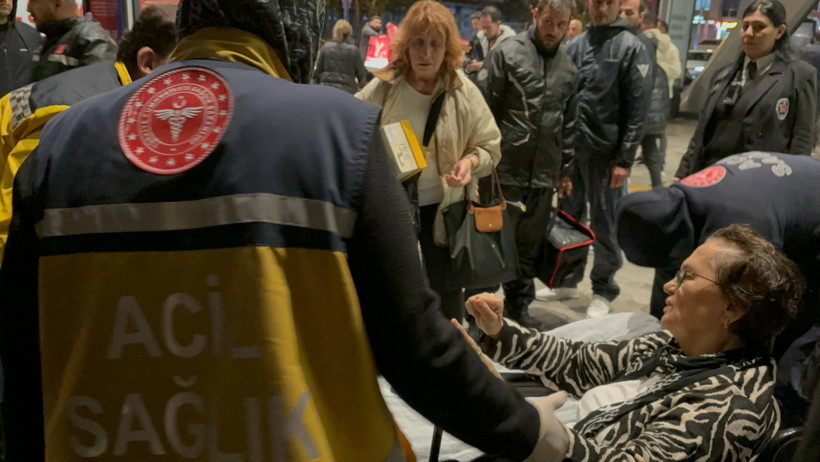 Otomobil yaşlı kadına çarpıp kaçtı: 1 yaralı - Resim : 1