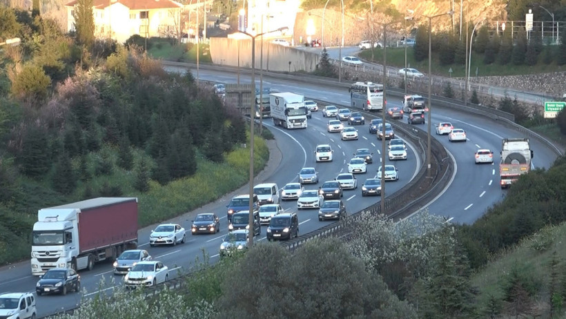 İstanbul'a dönüş başladı trafik kilit - Resim : 2