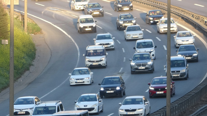 İstanbul'a dönüş başladı trafik kilit - Resim : 1